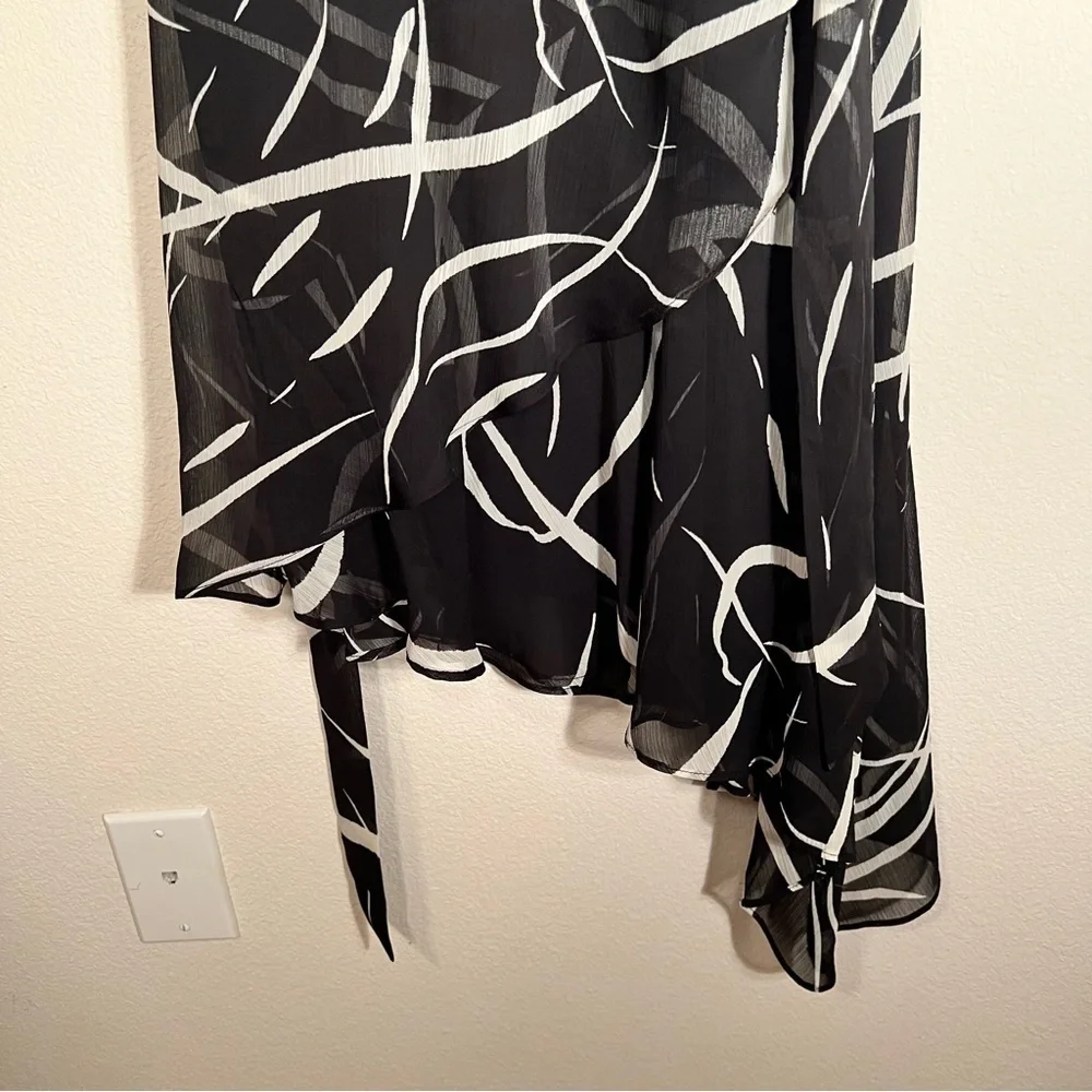 DKNY Black and White Asymmetrical Sheath Dress Size 6 - Picture 4 of 8